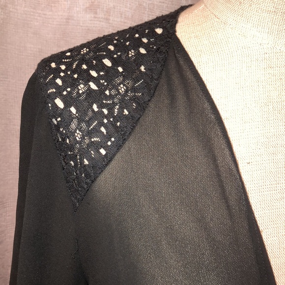 Women’s BCBG Paris shawl. - Picture 2 of 6